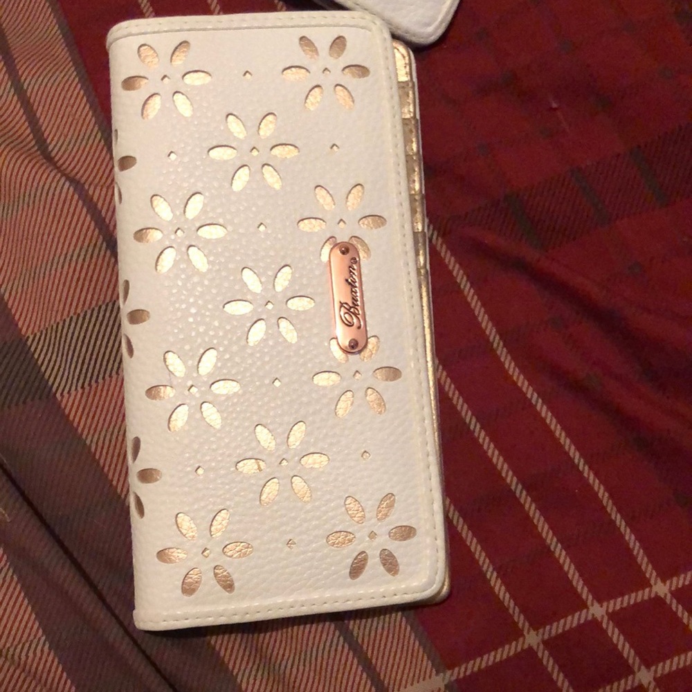 Button wallet